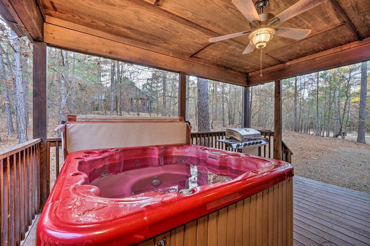 Broken Bow Cabin With Deck, Hot Tub And Fire Pit! Exterior photo