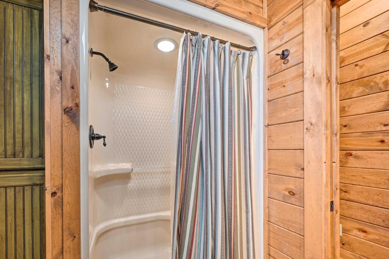 Broken Bow Cabin With Deck, Hot Tub And Fire Pit! Exterior photo