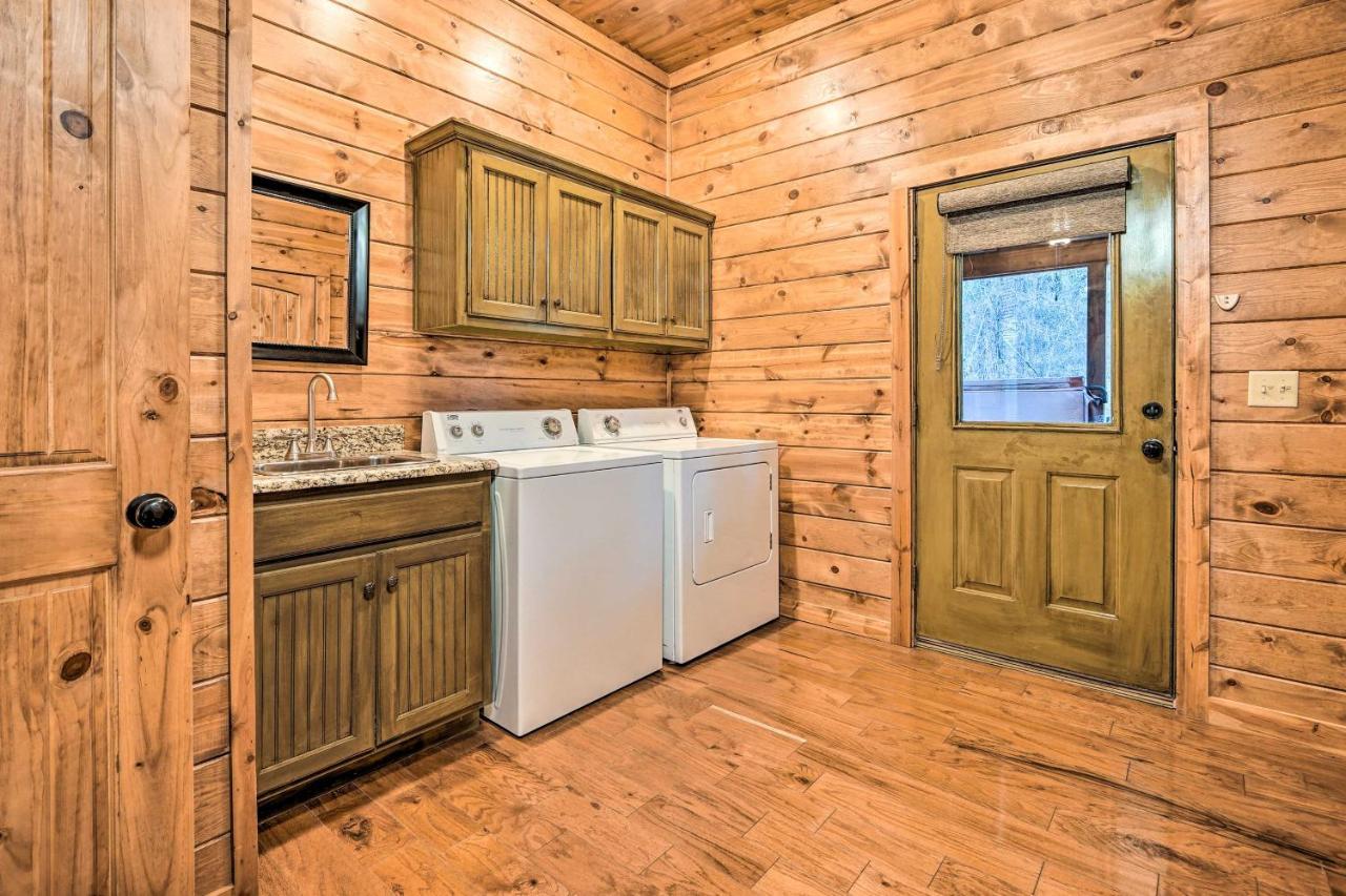 Broken Bow Cabin With Deck, Hot Tub And Fire Pit! Exterior photo