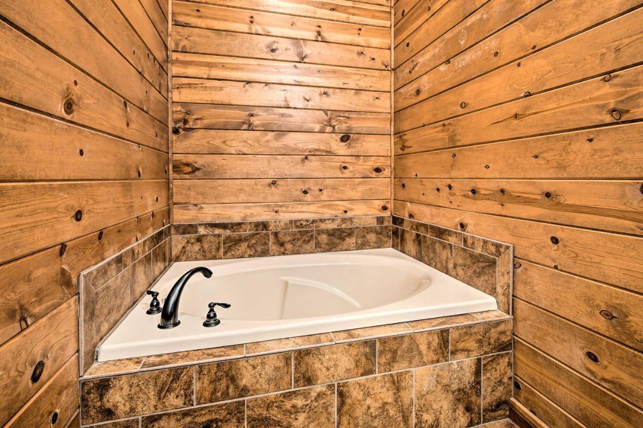 Broken Bow Cabin With Deck, Hot Tub And Fire Pit! Exterior photo