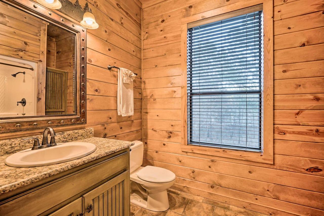 Broken Bow Cabin With Deck, Hot Tub And Fire Pit! Exterior photo